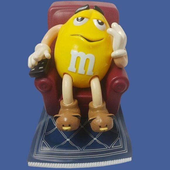 M&M Vtg Candy Dispenser Lazy Boy Recliner Toy With Bear Slippers - Picture 5 of 14